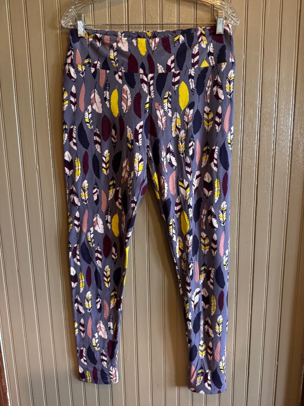NEW LULAROE LEGGINGS FEATHERS TALL CURVY